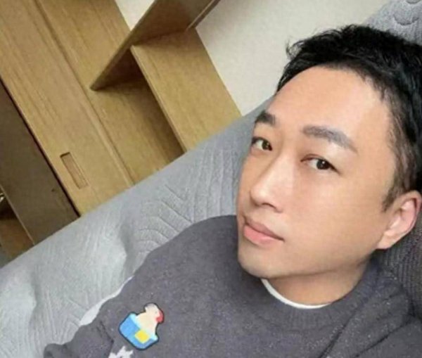 融可赢配 本是许凯的瓜，于正却“引火烧身”！小号被扒，里面全是晒娃证据